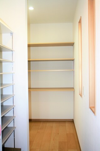 重い荷物もラクラク 玄関からすぐのパントリー 収納アイデア 施工例ギャラリー ケイアイプレストは新築 一戸建 土地販売の不動産会社 ケイアイスター不動産グループ