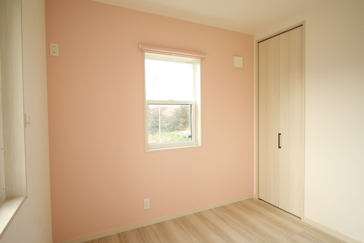 ピンクのアクセントクロスの子供部屋 子供部屋 施工例ギャラリー ケイアイプレストは新築一戸建 土地販売の不動産会社 ケイアイスター不動産グループ